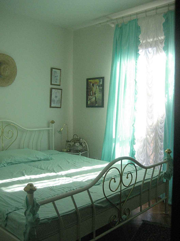 Spacious house surrounded by palm trees — photo 5